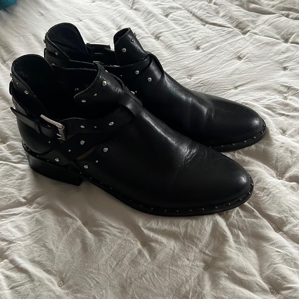 Halogen black leather ankle boot